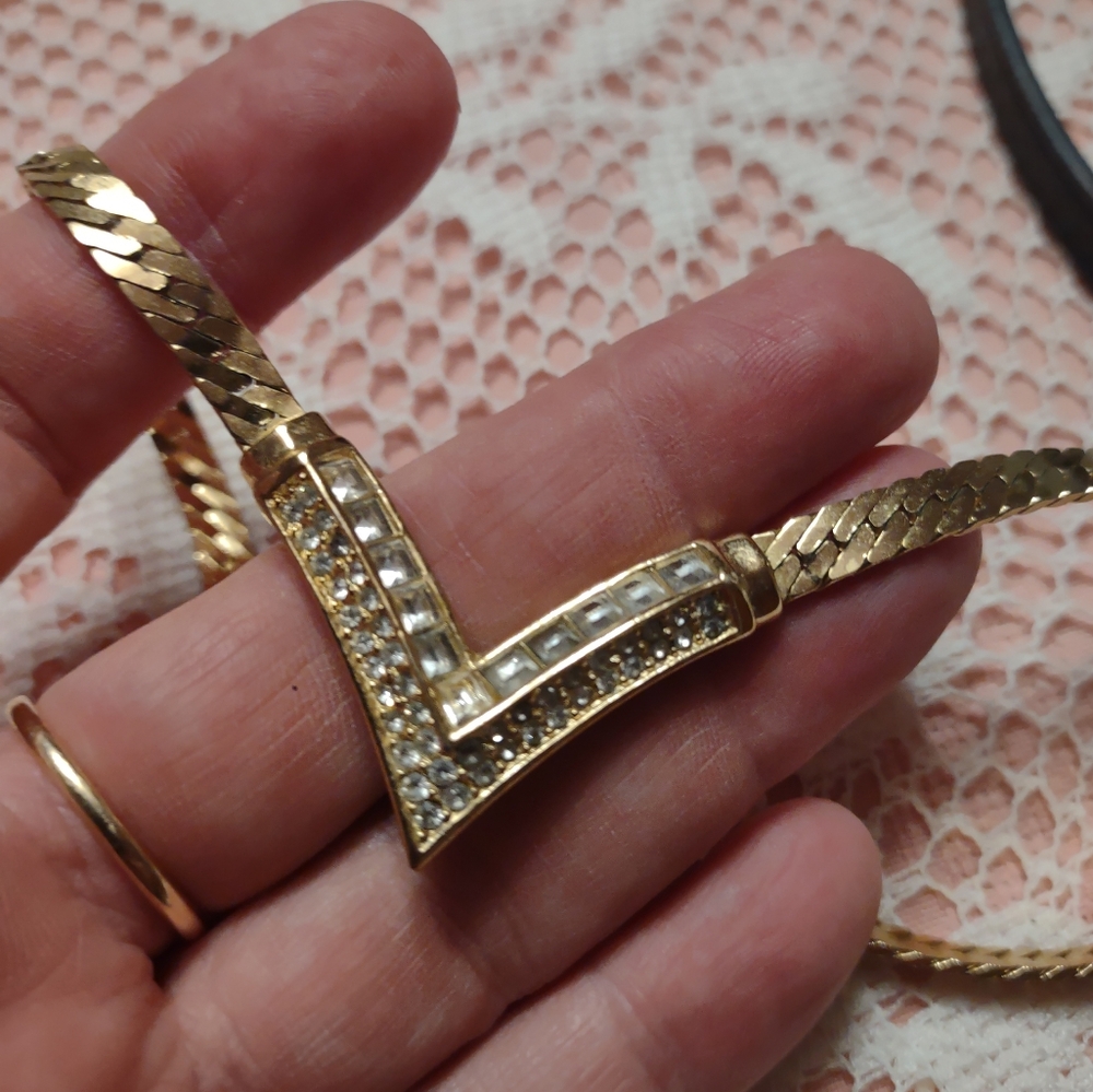 Elegant Gold V-Shaped Necklace